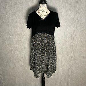 Slate & Willow Black and White Floral Mini Maternity Dress Size Small